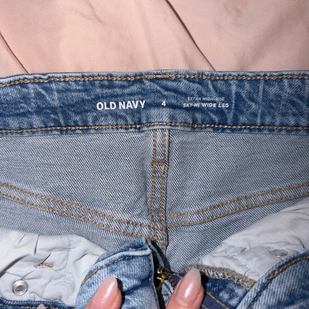 Old Navy extra high rise Sky Hi Wide Leg with White Daisy Embroidery - Picture 3 of 4